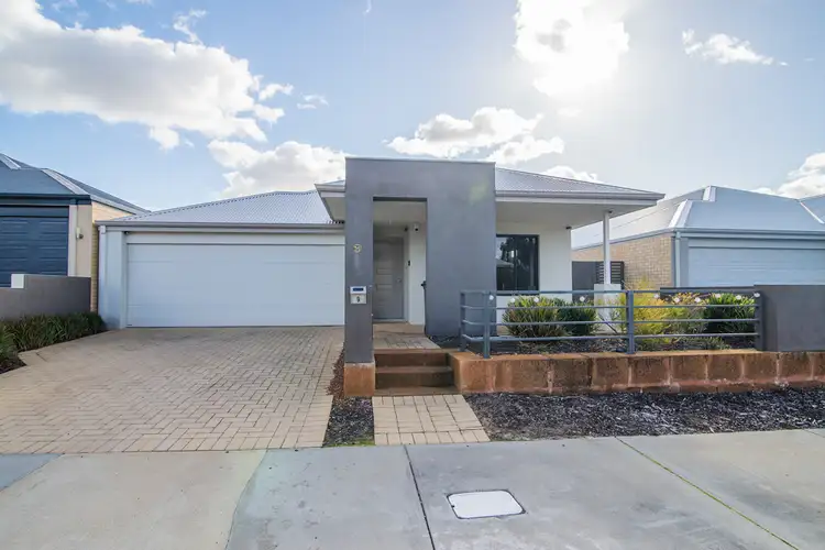 9 Barrington Avenue, Champion Lakes WA 6111