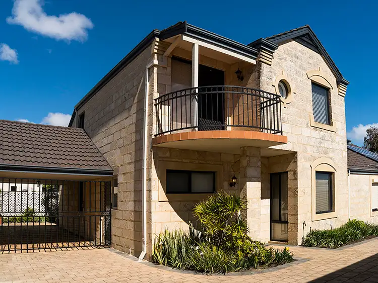 2/18 Harrison Street, Rockingham WA 6168