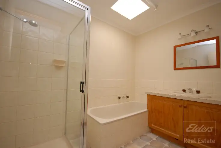 Fifth view of Homely unit listing, 2/637 Princes Highway, Bairnsdale VIC 3875