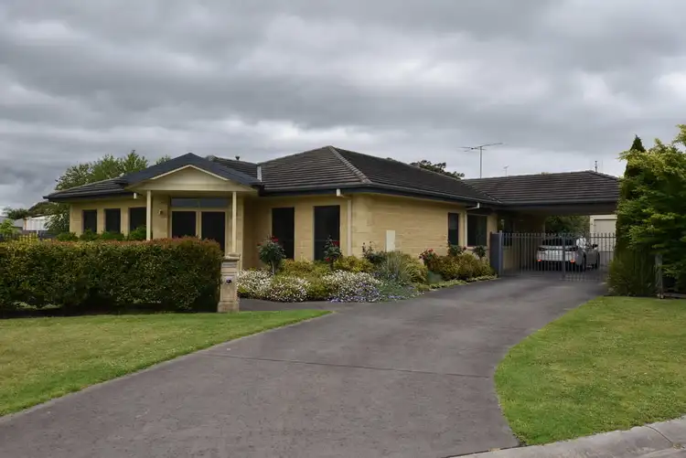 4 Falcon Court, Moe VIC 3825