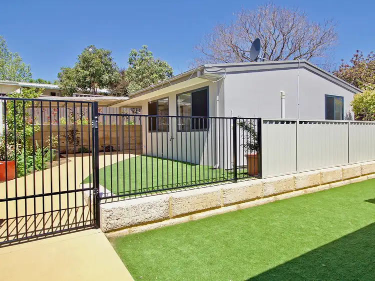 26 Preston Road, Parmelia WA 6167