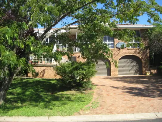 8 Anderson Avenue, Young NSW 2594