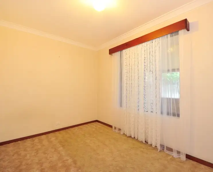 Seventh view of Homely semi-detached listing, 3A Kent Close, Halls Head WA 6210