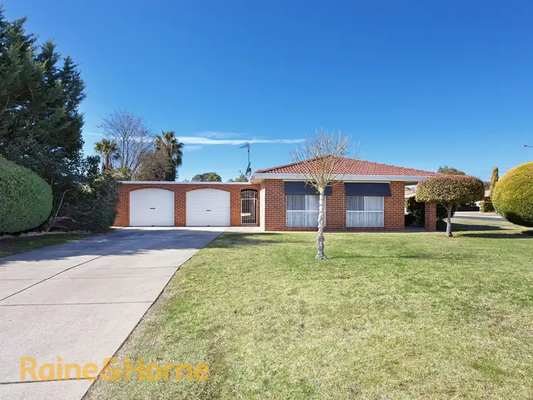 18 Warrambool Cres, Glenfield Park NSW 2650