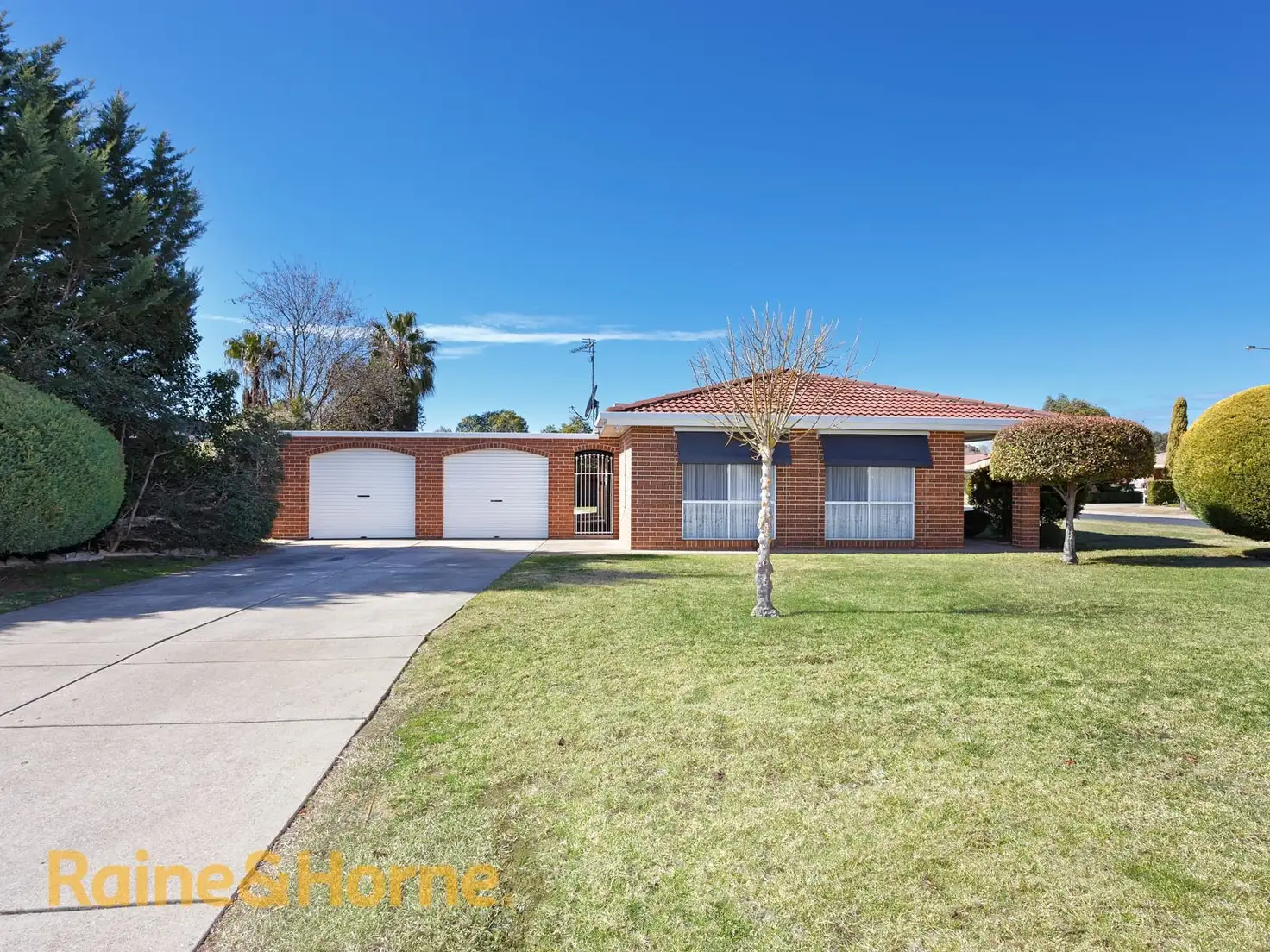 Main view of Homely house listing, 18 Warrambool Cres, Glenfield Park NSW 2650