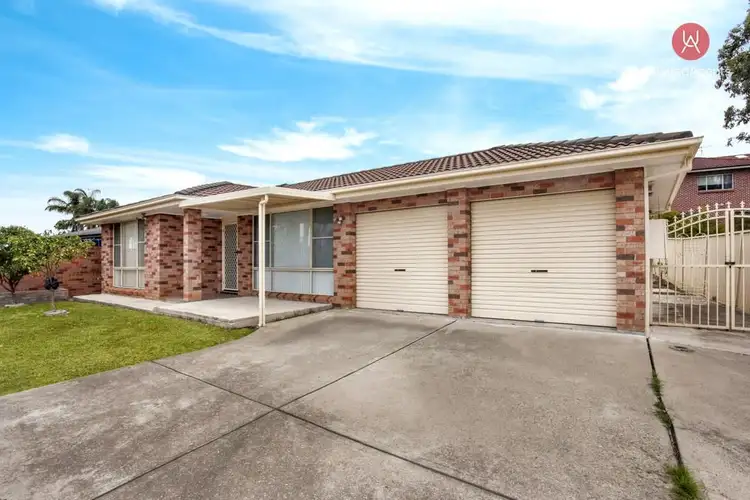 8 Barron Place, Bossley Park NSW 2176