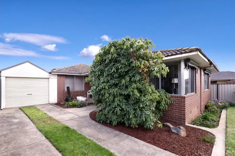 6 Duggan Place, Gladstone Park VIC 3043