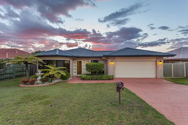 15 Wood Drive, Middle Ridge QLD 4350