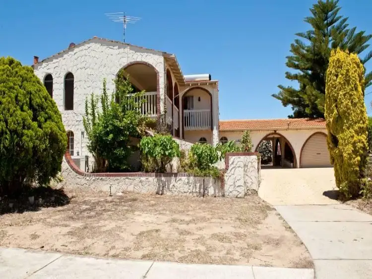 25 Mawson Crescent, Hillarys WA 6025