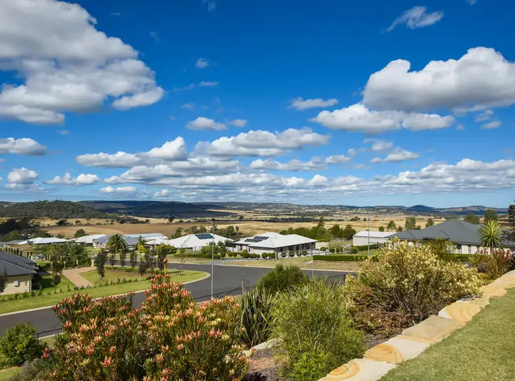 Second view of Homely house listing, 5 Makybe Drive, Hodgson Vale QLD 4352