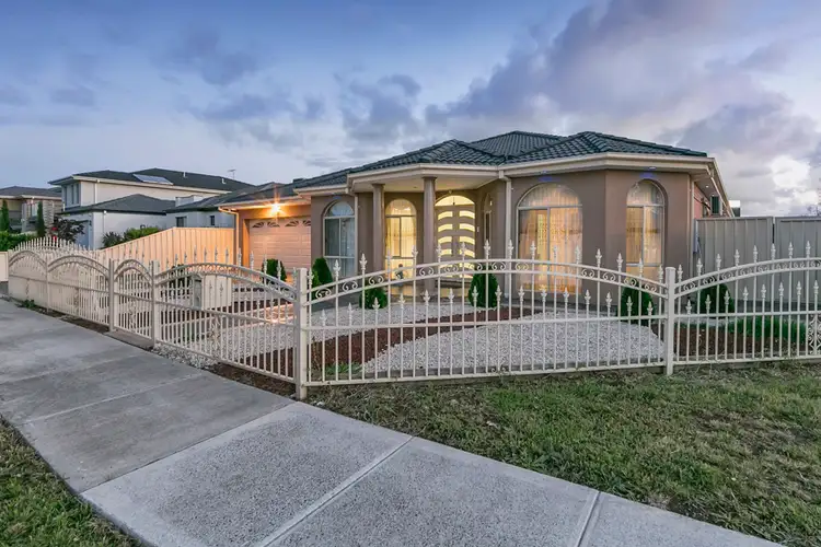 2 Wells Avenue, Taylors Hill VIC 3037