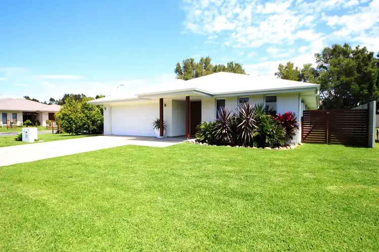 17 Waianbar Ave, South West Rocks NSW 2431