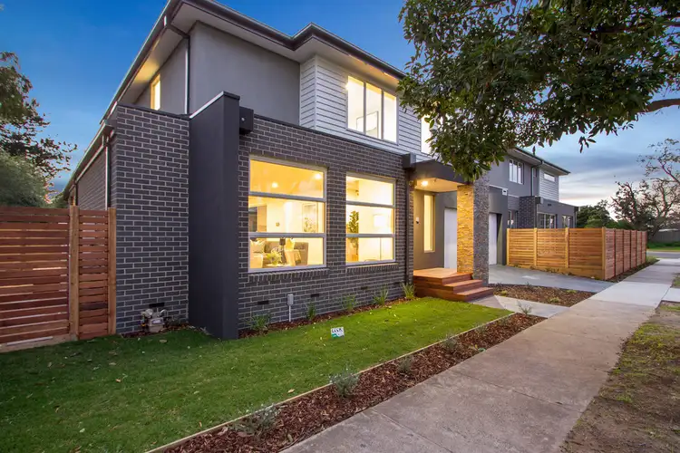 2A Rosslyn Avenue, Seaford VIC 3198