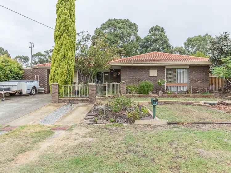 33 Woburn Way, Kelmscott WA 6111