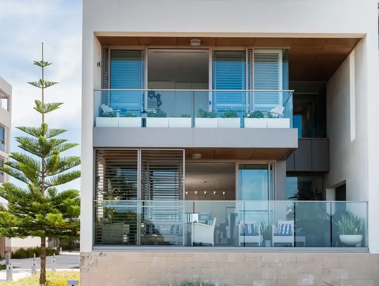 21/23 Ocean Drive, North Coogee WA 6163