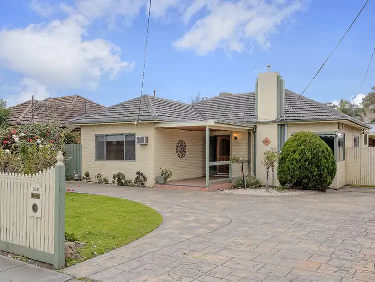 250 Warrigal Road, Cheltenham VIC 3192