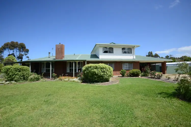 108 HAZELDENE CRESCENT, Nicholson VIC 3882