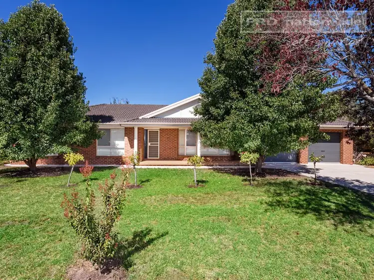 11 Inglis Street, Lake Albert NSW 2650