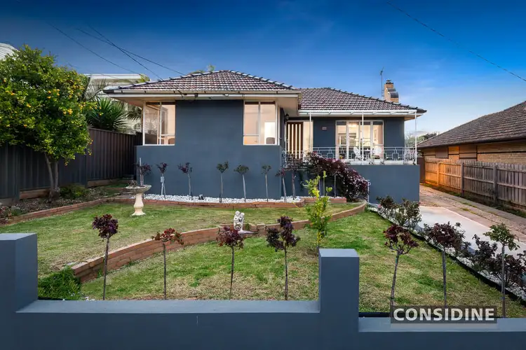 27 Fenacre Street, Strathmore VIC 3041