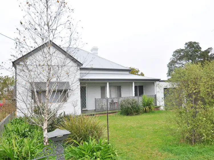 9 Queen Street, Junee NSW 2663