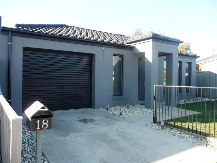 18 Ashwood Garden Drive, Mitchell Park VIC 3352