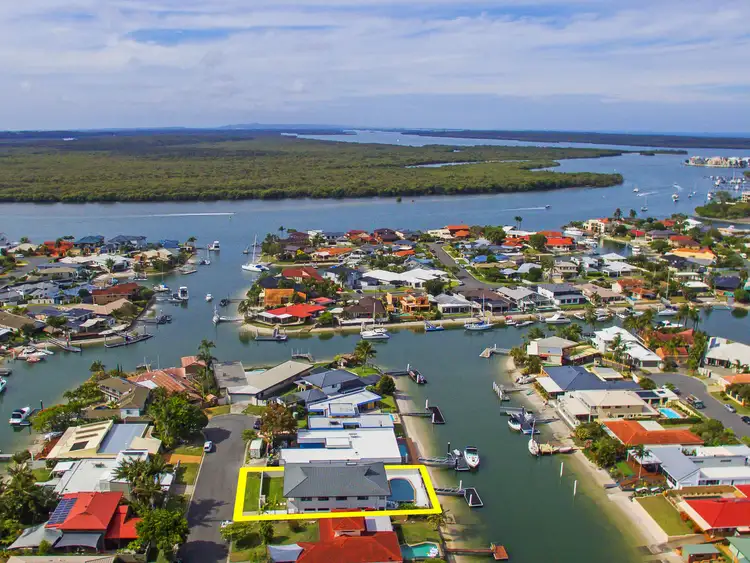 17 Paterson Place, Paradise Point QLD 4216