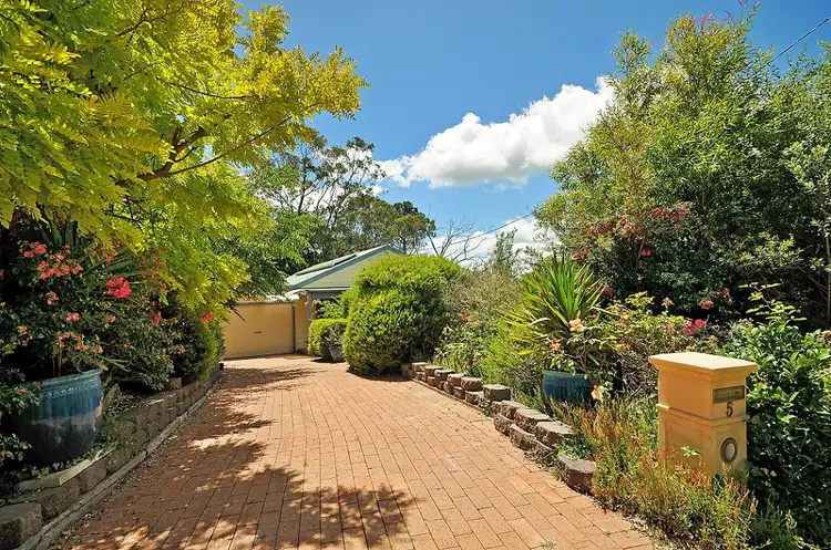 5 George Evans Close, Wentworth Falls NSW 2782