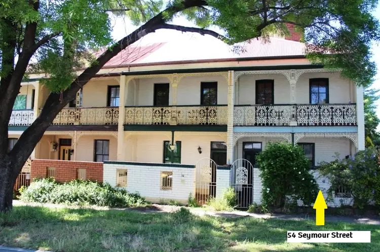 54 Seymour Street, Bathurst NSW 2795