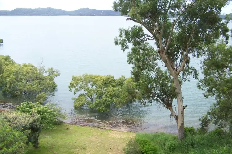 40 RESTHAVEN DR, Lamb Island QLD 4184