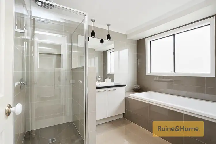 28 Maplewood Close, Brookfield VIC 3338