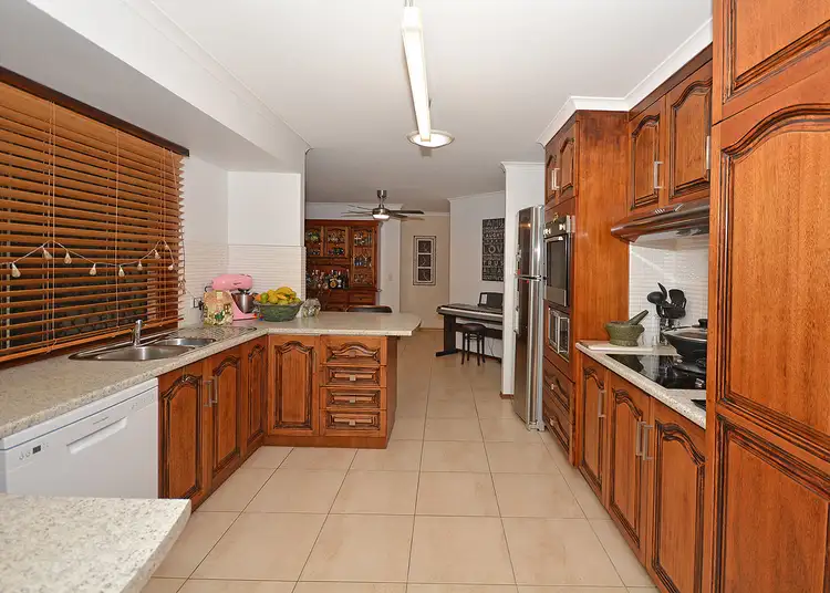 11 North Street, Point Vernon QLD 4655