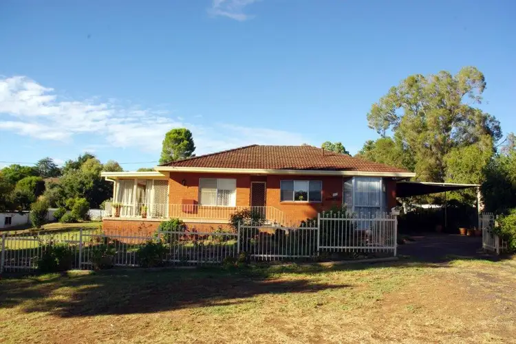 161 GISBORNE STREET, Wellington NSW 2820