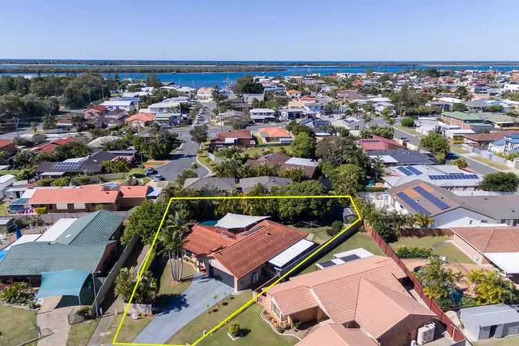 11 Tinba Court, Runaway Bay QLD 4216