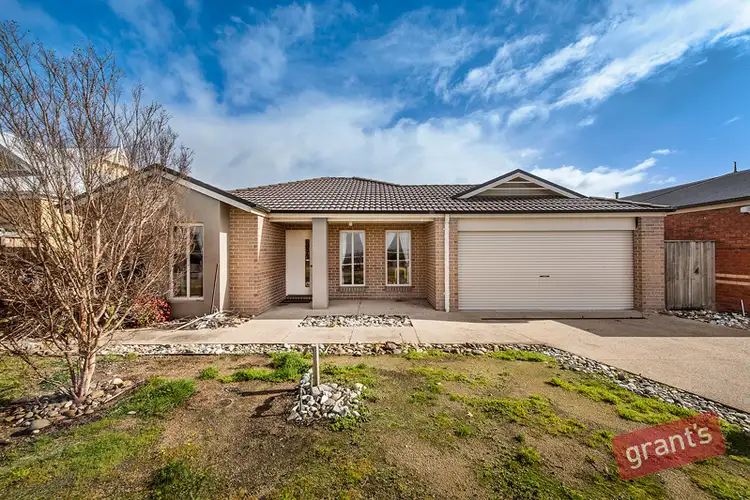 2 Hawkshead Place, Cranbourne North VIC 3977