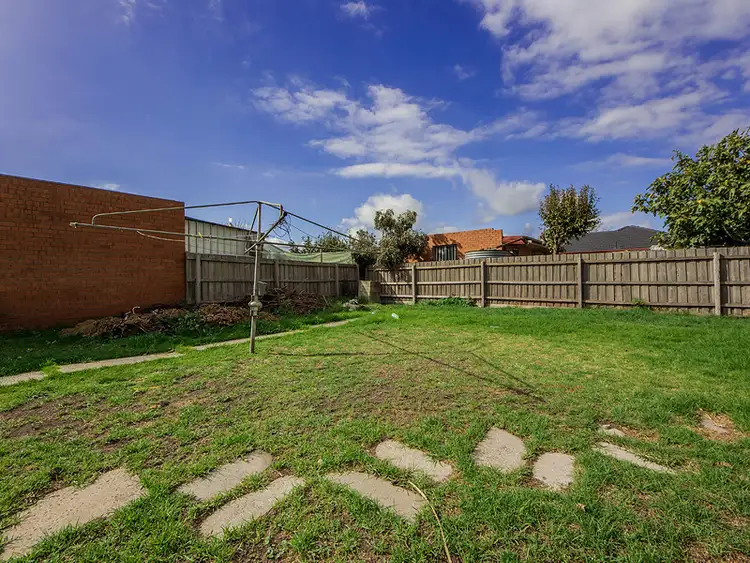 Fourth view of Homely house listing, 2 Lois Street, St Albans VIC 3021