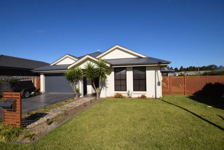 8 Wattlebird Road, South Nowra NSW 2541