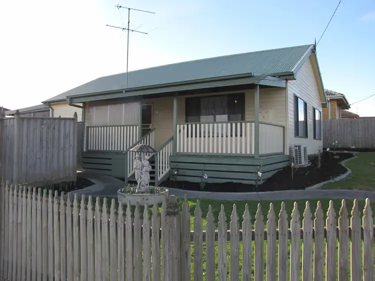 4 Paisley Street, Newborough VIC 3825