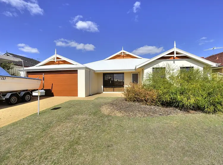 13 Mawson Grange, Lakelands WA 6180