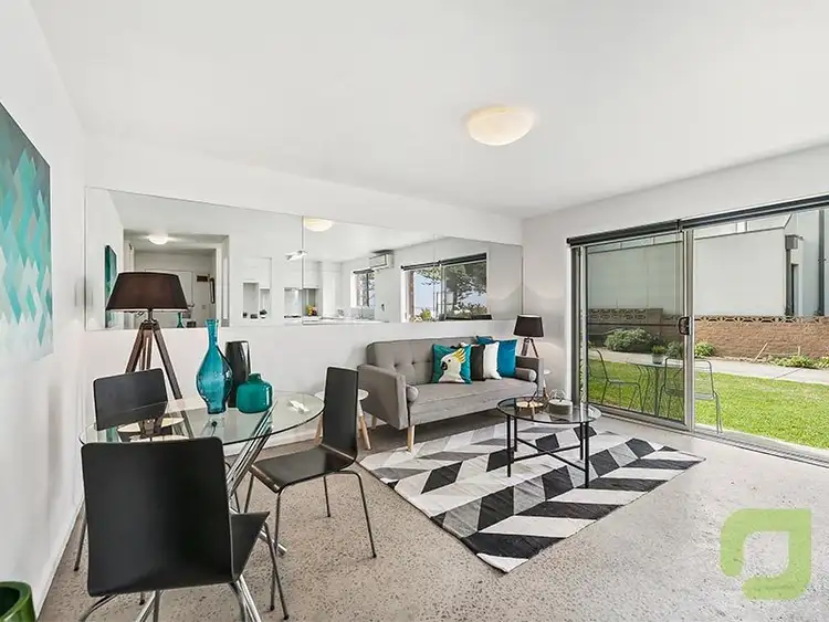 2/261 Esplanade, Altona VIC 3018