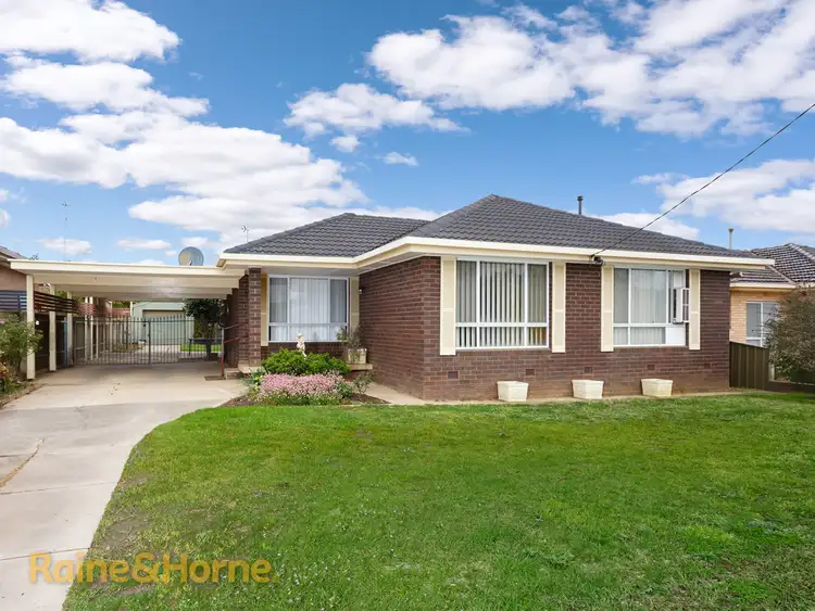22 Huthwaite Street, Mount Austin NSW 2650