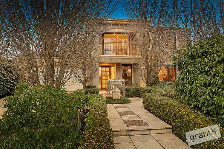 2 Glenmaggie Close, Berwick VIC 3806