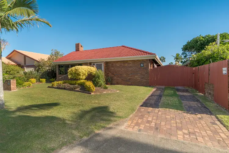 5 Vista Court, Newport QLD 4020
