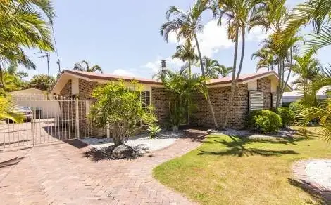 57 Drummond St, Urangan QLD 4655