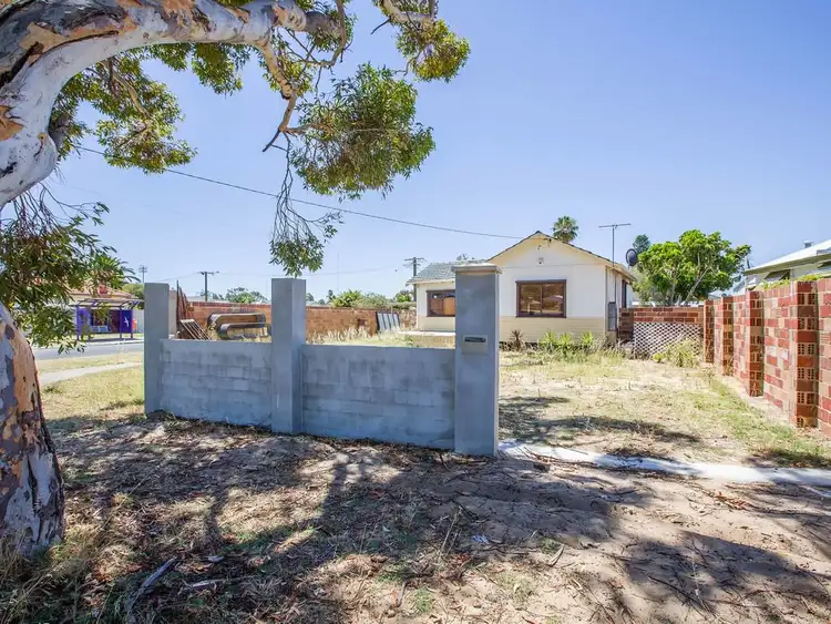 2 MOUARN STREET, Carey Park WA 6230