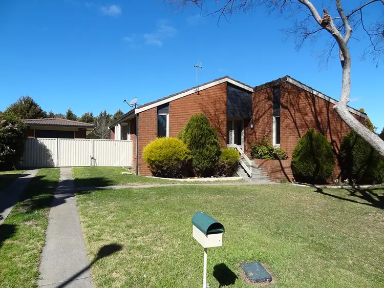 11 Garner Close, Bathurst NSW 2795
