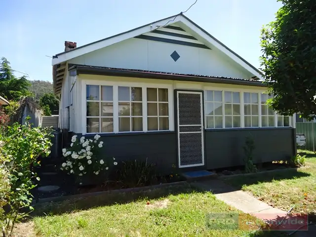 10 Leaburn Avenue, Batlow NSW 2730