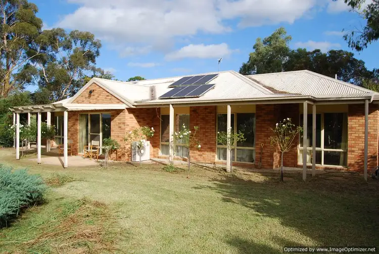 6 Jones Bay Drive, Bairnsdale VIC 3875