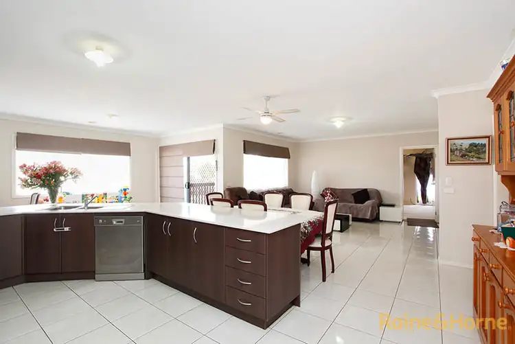 Fifth view of Homely house listing, 7 Silvergum Place, Cranbourne VIC 3977