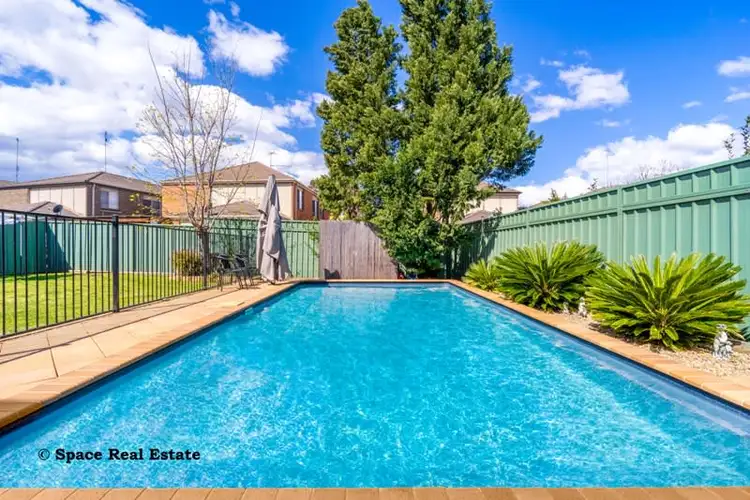 8 Glenrowan  Drive, Harrington Park NSW 2567