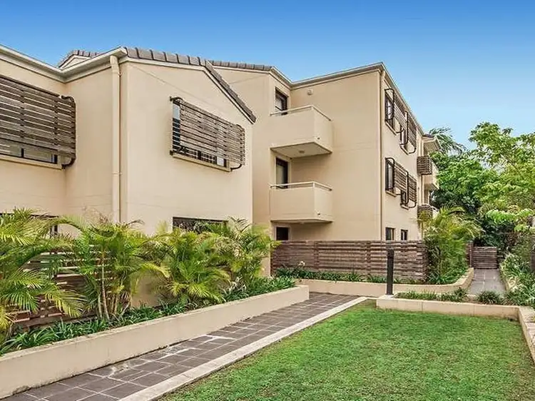 Main view of Homely unit listing, 3/1996 Gold Coast Highway, Miami QLD 4220
